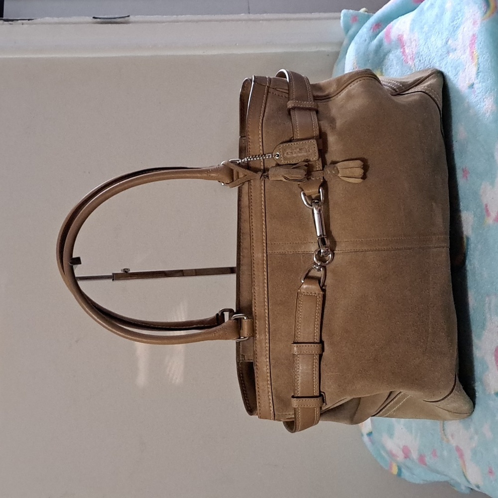 Authentic Coach Lg. Suede Shoulder Bag. No. H050-5J09